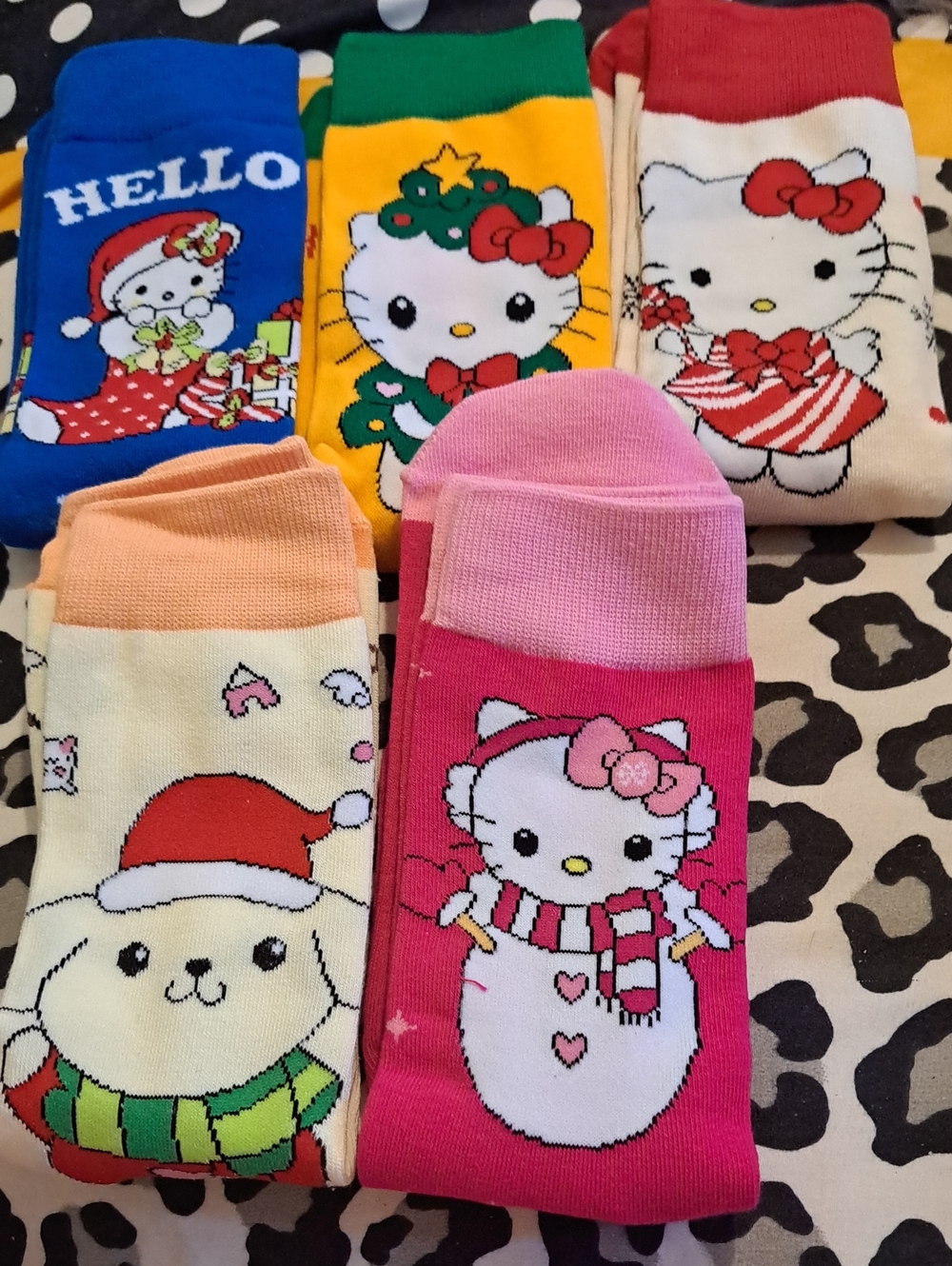 Hello Kitty Christmas Crew Socks 5 Pair Holiday Set OS
